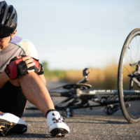 cyclist injured knee in bike accident